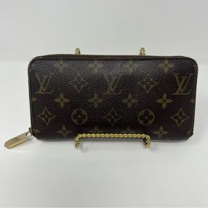 LOUIS VUITTON Zippy Wallet